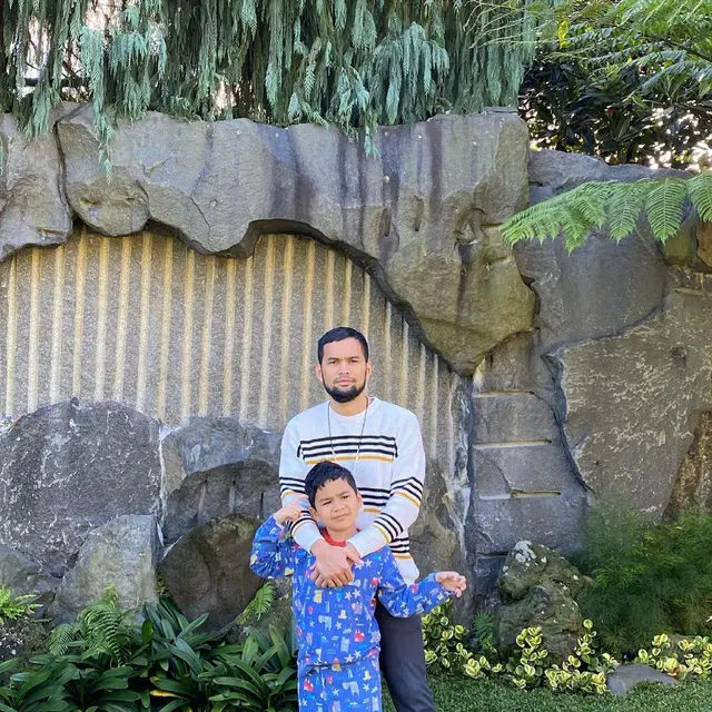 Teuku Wisnu dan anak-anaknya. (Instagram/ teukuwisnu)
