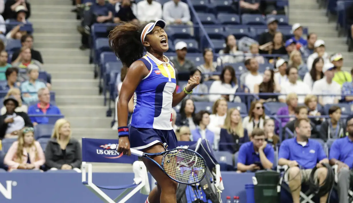 Petenis Jepang, Naomi Osaka, melakukan selebrasi usai mengalahkan petenis Jerman, Angelique Kerber, pada laga turnamen AS Terbuka 2017 di New York, Selasa (29/8/2017). Angelique Kerber kalah 3-6 dan 1-6 dari Naomi Osaka. (AP/Frank Franklin II)