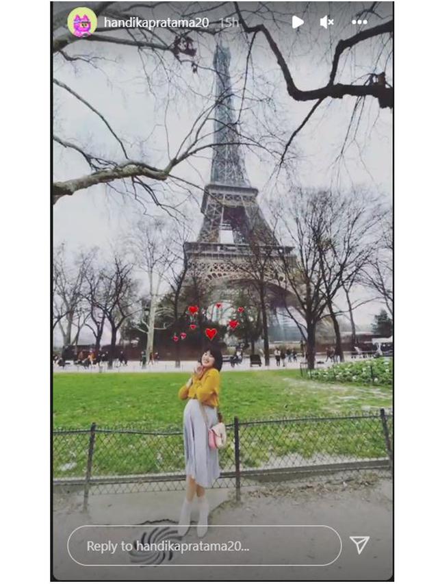 6 Potret Bahagia Rosiana Dewi Pamer Baby Bump di Paris, Banjir Pujian