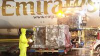 Pada Selasa, 11 Januari 2022 malam, Indonesia kedatangan tahap ke-193 di Bandara Soekarno-Hatta, Tangerang sebanyak 1.847.700 dosis vaksin AstraZeneca. (Dok Taofiq Rauf/InfoPublik/Kominfo Newsroom)