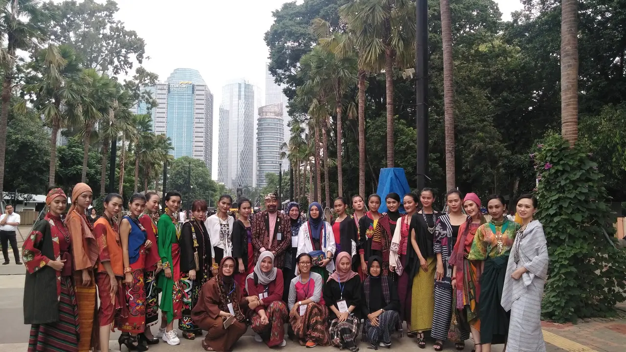 Fashion Show Festival Sarung 2019