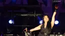 Penampilan Anggun C Sasmi menghibur penonton pada acara Prambanan Jazz Festival 2019 di Candi Prambanan, DI Yogyakarta, Minggu (7/7/2019). Tidak kurang dari 12 lagu dinyanyikan pemilik nama lengkap Anggun Cipta Sasmi ini  bersama bandnya selama satu jam. (Fimela.com/Bambang E. Ros)