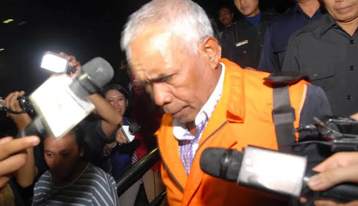 Yesaya tertangkap tangan saat akan menerima uang yang diduga suap sebesar SGD 37.000 (37.000 dolar Singapura red.) dari seorang pengusaha Teddy R (Liputan6.com/Miftahul Hayat) 