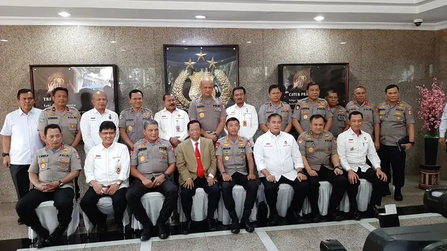Menteri Koordinator Politik, Hukum dan Keamanan (Menkopolhukam) Mahfud Md berkunjung ke Bareskrim Polri, Kamis (12/12/2019).