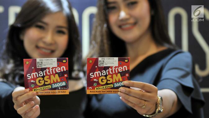 Model menunjukkan kartu perdana Smartfren Bonus Kuota (Bosku) di Jakarta, Selasa (26/3). PT Smartfren Telecom Tbk. meluncurkan kartu perdana Bonus Kuota (BosKu), dengan benefit bonus kuota hingga 360 GB selama 2 tahun. (merdeka.com/Iqbal S. Nugroho)