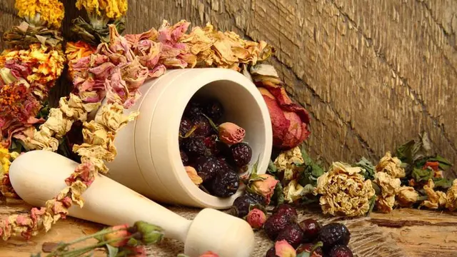 Mana Lebih Berkhasiat, Obat Rematik Herbal atau Non Herbal?