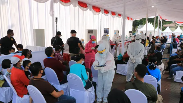 Suasana rapid test massal di Surabaya