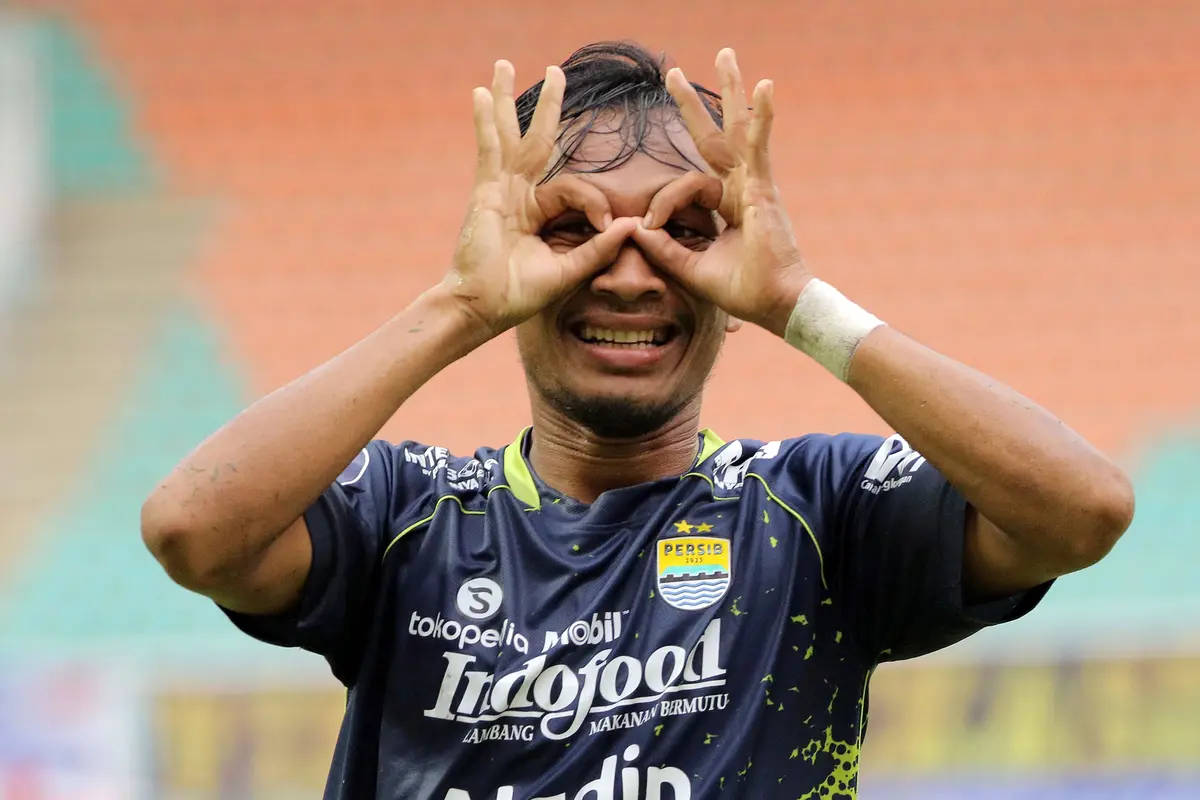 Foto: Persib Bandung Full Senyum, Tunda Kemenangan PSM Makassar untuk Jadi Juara BRI Liga 1 2022 / 2023