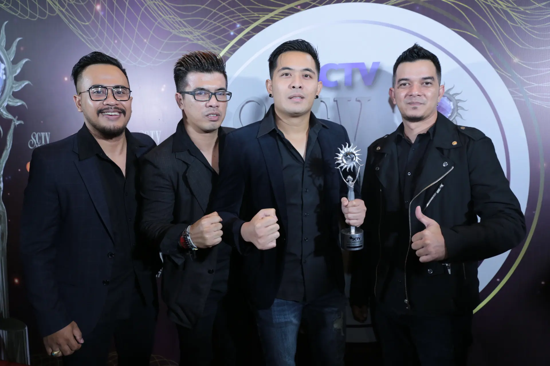 BIAN Gindas Kalahkan Anji di Kategori Soundtrack Sinetron Paling Ngetop di SCTV Awards 2017. (Adrian Putra/Bintang.com)