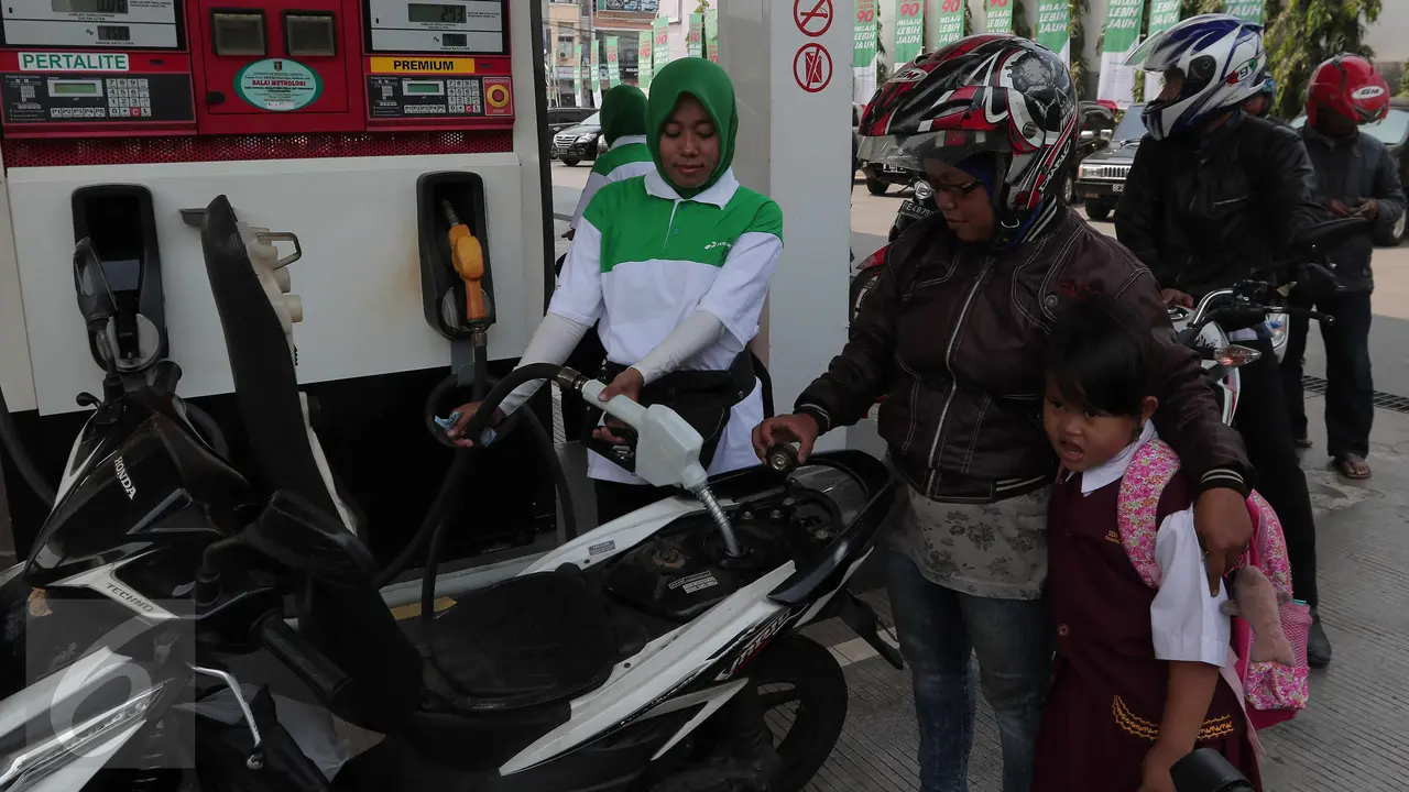20151006-Pertalite Mulai Dipasarkan di Lima Kota Sumbangsel-Lampung