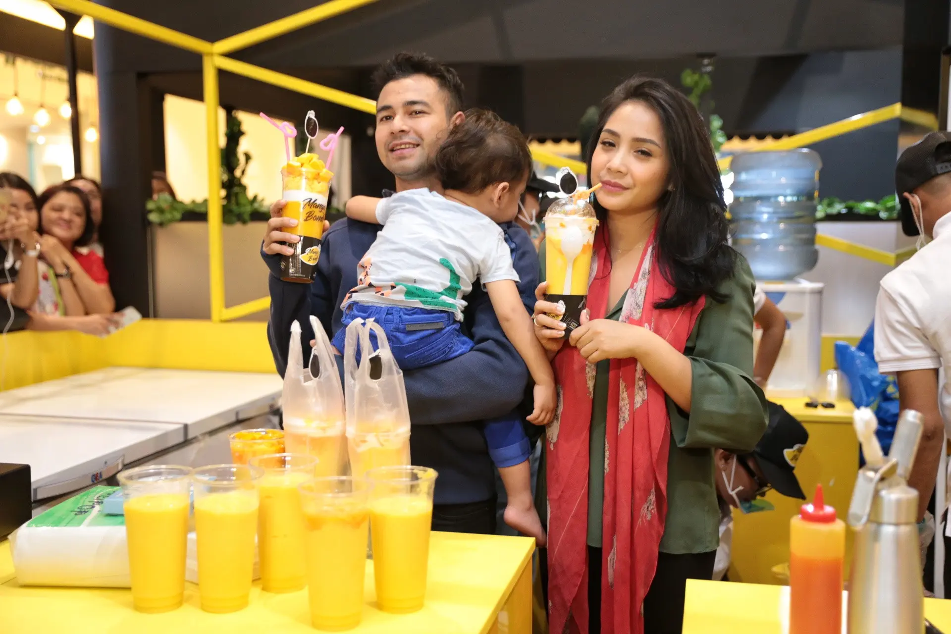 Raffi Ahmad - Nagita Slavina Opening Store Mango Bomb (Adrian Putra/bintang.com)