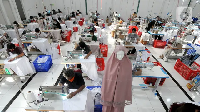 Melihat Kesibukan Pabrik Mukena di Depok