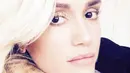 Tak hanya itu, Gwen Stefani foto selfie hanya memakai alis saja dan tanpa riasan makeup tebal lainnya. (viainstagram@gwenstefani/Bintang.com)