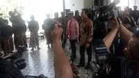 Rombongan Raja Malaysia datang ke kraton Yogyakarta unutk kunjungan kenegaraan. Setelah bertemu dengan Joko Widodo Ia bertemu dengan Sultan HB X.
