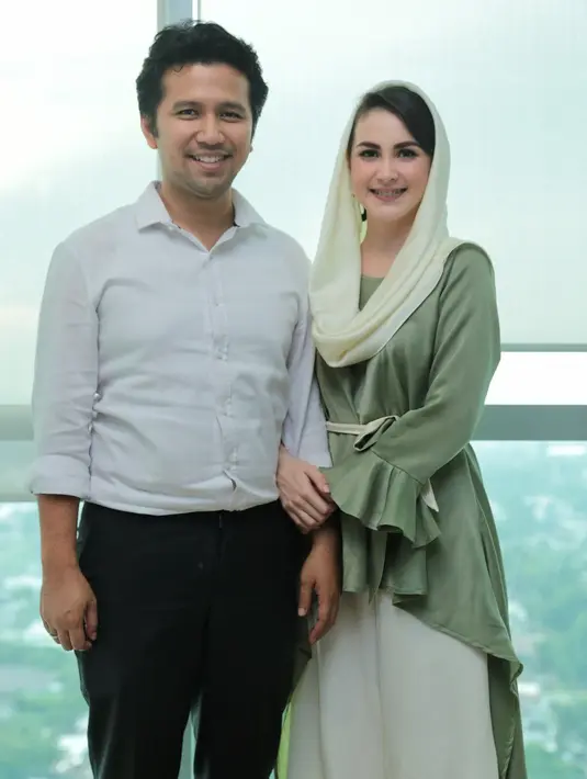 Menjadi istri penjabat, memiliki tanggung jawab moril yang lebih tinggi. Tidak hanya pribadi, tapi juga sang suami. Tidak bisa lagi seperti saat menjadi artis. Yang bisa menjadi diri sendiri. (Adrian Putra/Bintang.com)