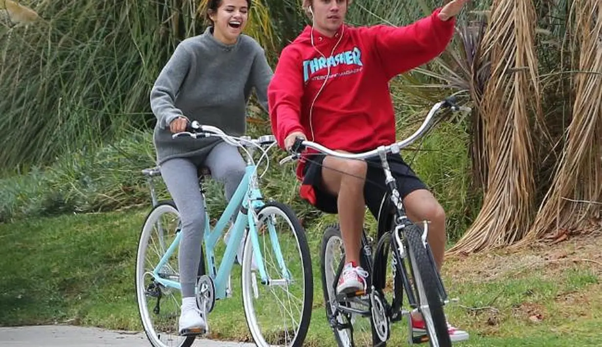 Kepercayaan yang semakin kuat telah membuat hubungan Selena Gomez dan Justin Bieber lebih kuar dari sebelumnya dan Selena percaya kali ini kekasihnya akan setia. (USMagazine)