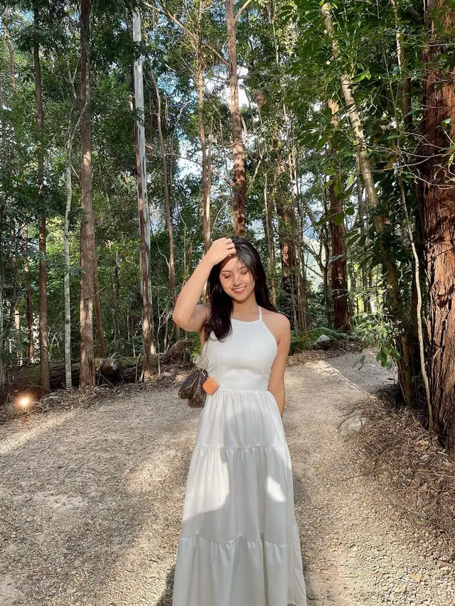 Tampil Stylish, Ini 7 Potret Angie Marcheria Saat Liburan ke Australia