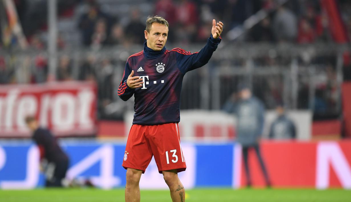 1. Rafinha – Mulai bergabung pada tahun 2011. Namun dirinya kerap terlihat di bangku cadangan. Di umurnya sekarang sepertinya Bayern Munchen tidak akan memperpanjang kontrak mantan pemain Genoa tersebut. (AFP/Christof Stache)