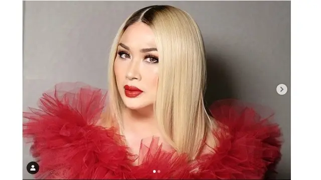 Gaya 6 Selebriti saat Pakai Rambut Palsu, Tampil Beda