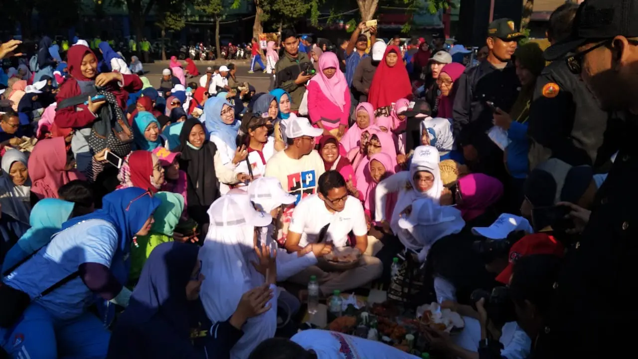 Senam Bersama Emak-emak di Sidoarjo, Sandiaga Janji Tekan Harga Air dan Listrik