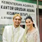 Hasil Foto Ciamik Pasangan Menikah di KUA. (Sumber: Twitter/@cellaiskandar)