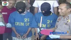 Tak tenang jadi buronan polisi, bapak dan anak menyerahkan diri ke Polsek Suruh, Semarang, Jawa Tengah. Keduanya menjadi buronan polisi setelah membunuh tetangganya dengan menggunakan senjata tajam dan sepotong besi.