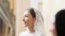 Di beberapa acara adat jelang pernikahannya dengan Pangeran Abdul Mateen, Anisha tampil elegan, tanpa kesan berlebihan. Dari acara Khatam Quran, Anisha tampil menutupi kepala dan rambutnya. [Foto: Instagram/support.anishaik]