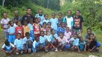 Kisah Haru Guru di Perbatasan Barat Waropen, Papua