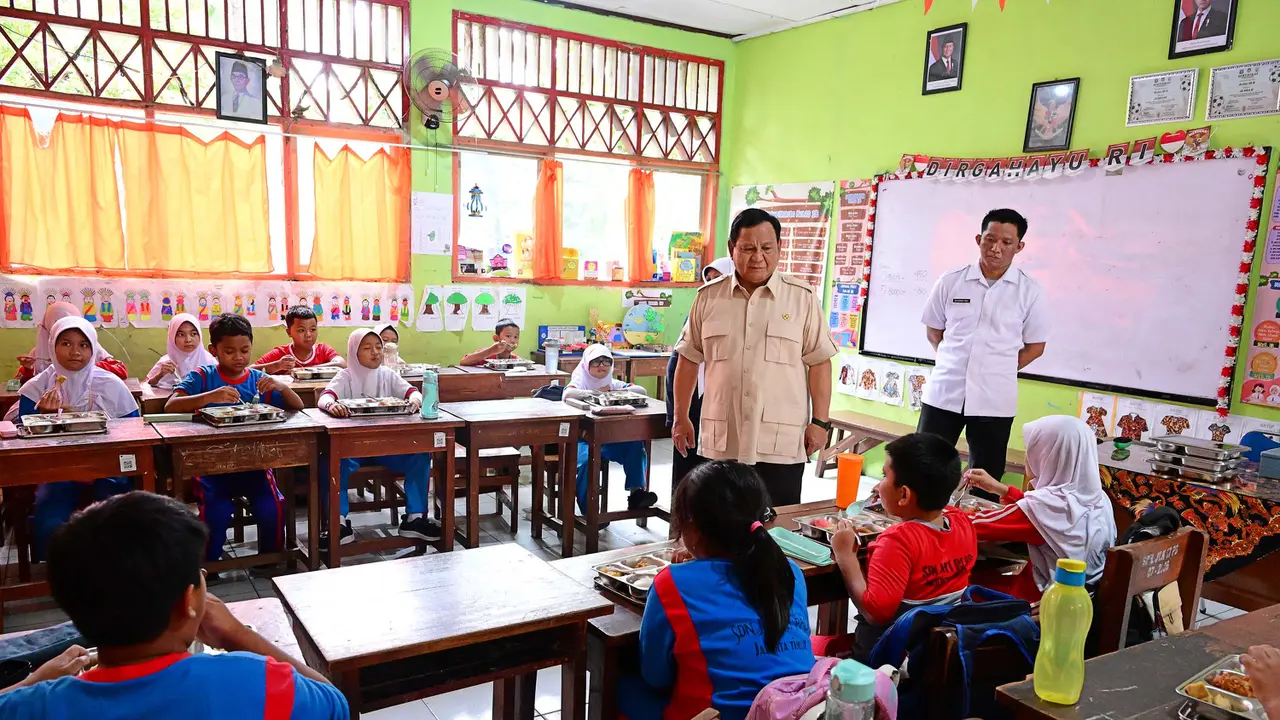 Prabowo Tinjau Langsung Pelaksanaan MBG