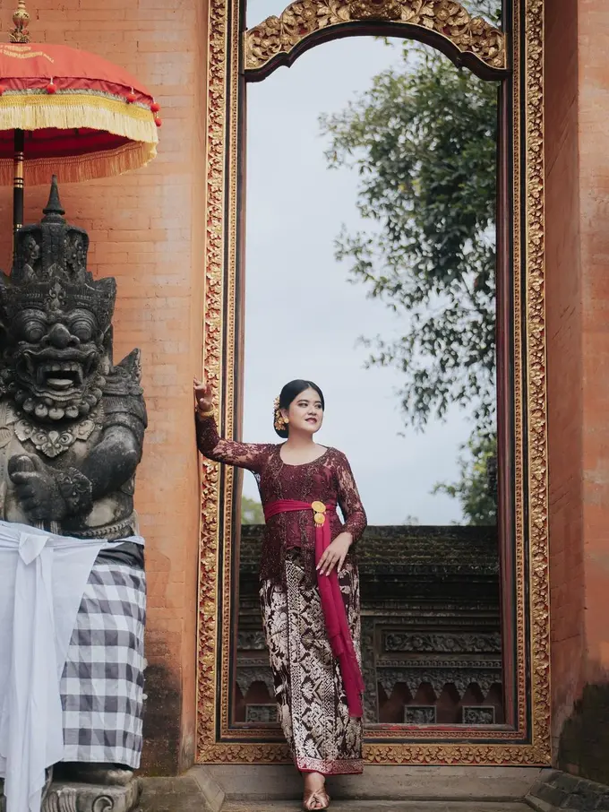 Potret Kahiyang Ayu Ucapkan Selamat Hari Raya Nyepi, Cantik dengan Kebaya Bali Diduplikasi Kedua Buah Hati