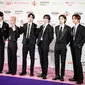 Boyband Korea Selatan, BoyNextDoor, menghadiri acara karpet merah di acara Mama Awards 2023 di Tokyo Dome di Tokyo pada 29 November 2023. (Philip FONG/AFP)