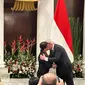 Menteri Luar Negeri RI Retno Marsudi menerima penghargaan dari pemerintah Palestina melalui Utusan Khusus Presiden Palestina, Riyad Al Maliki di Gedung Pancasila, Jakarta, Senin (19/8/2024). (Liputan6/Benedikta Miranti)