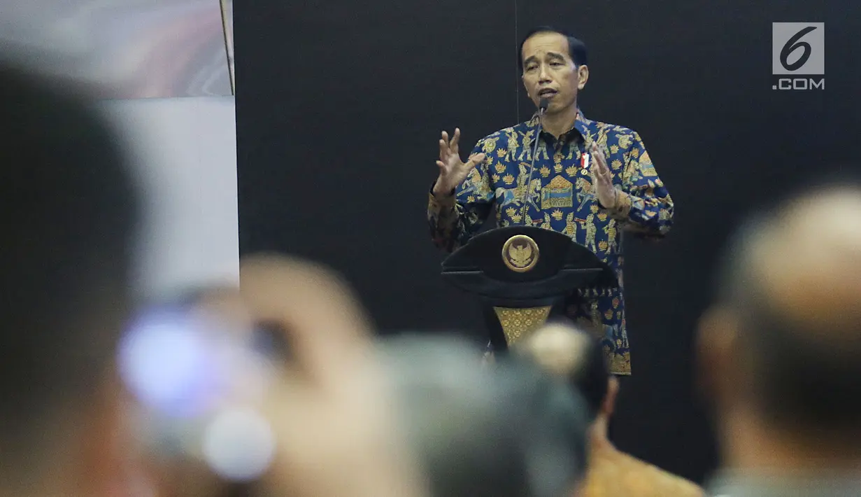 Presiden Joko Widodo saat dialog ekonomi dengan para pelaku pasar modal di BEI, Jakarta, Selasa (4/7). Dalam dialog tersebut Jokowi meyakinkan para pelaku pasar modal akan investasi di Indonesia yang tumbuh sangat bagus. (Liputan6.com/Angga Yuniar)