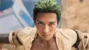 Mackenyu Arata, pemeran Zoro yang tampil outstanding di episode 1 One Piece. Ia menjadi kru pertama bajak laut Topi Jerami yang direkrut Luffy. Sosoknya yang keren membuat Zoro banyak dikagumi. (Liputan6.com/IG/netflix)