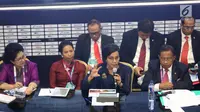 Menteri Keuangan Sri Mulyani bersama sejumlah menteri memberi keterangan pers RAPBN 2019 di Media Center Asian Games, JCC Jakarta, Kamis (16/8). Pada konpers tersebut nilai Rupiah dipatok Rp 14.400/US$ dalam RAPBN 2019. (Liputan6.com/Fery Pradolo)