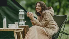 Menggunakan busana serba berwarna coklat, penampilan Sheila Dara satu ini juga bisa dijadikan inspirasi saat pergi camping. Bukan hanya terlihat menawan saja, gaya casual Sheila Dara satu ini tentu saja sangat nyaman. (Liputan6.com/IG/@sheiladaisha)