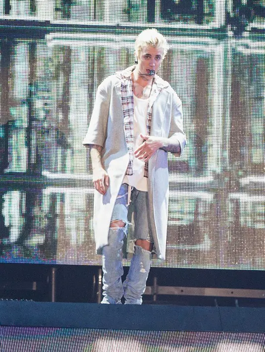 Membatalkan konsernya ini dikabarkan Justin membutuhkan waktu untuk beristirahat sejenak karena sudah selama dua tahun ia menjalani konser. Namun rasa menyesal tampak hadir dari dalam diri Justin. (AFP/Mat Hayward)