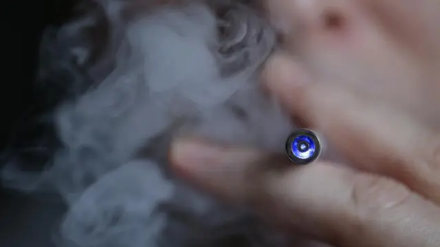 Efek Perokok Pasif Hirup Asap Vaping