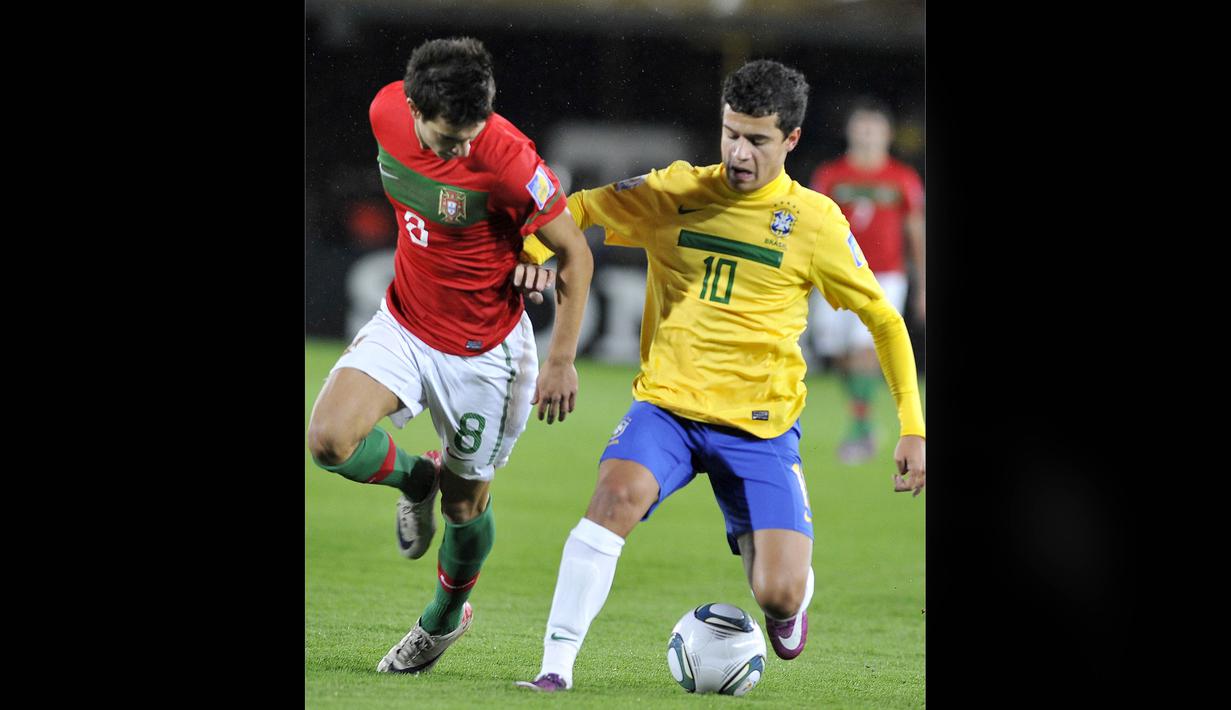 Talenta Philippe Coutinho bersama Timnas Brasil U-20 di Piala Dunia U-20 2011 membuat dirinya menjadi incaran banyak klub. Kepindahan Philippe Coutinho ke Liverpool pada musim panas 2013 mengubah kariernya. Ia kemudian dikenal sebagai satu di antara gelandang serang terbaik saat itu. Barcelona pun tak ragu mengeluarkan dana 135 juta euro untuk Coutinho pada musim dingin 2018. Sayangnya, transfer itu tak sesuai harapan. Kini, Coutinho kembali ke Inggris dengan memperkuat Aston Villa. (AFP/Aizar Raldes)