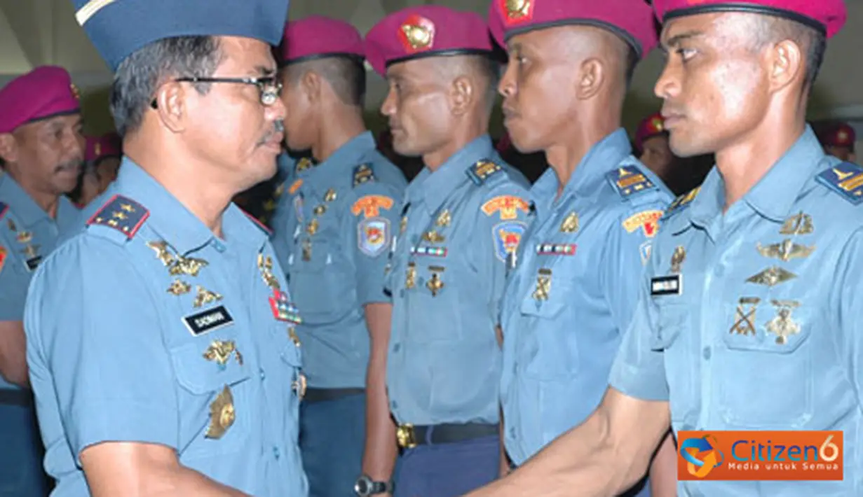 Citizen6, Surabaya: Penutupan yang di tandai dengan  penyerahan ijazah tersebut, dipimpin langsung Dankobangdikal, Laksamana Muda TNI Sadiman, di gedung Moeljadi Kesatrian Bumimoro Kobangdikal, Surabaya, Rabu (11/1). (Pengirim: Penkobangdikal)