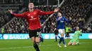 Di menit ke-70, melalui skema serangan balik, Benjamin Sesko yang tidak terkawal sukses menceploskan bola ke gawang Everton. Skor berubah menjadi 0-1 untuk keunggulan tim tamu. Tampak dalam foto, striker Manchester United asal Slovenia, Benjamin Sesko, merayakan golnya dalam pertandingan pekan ke-27 Liga Primer Inggris 2025/2026 melawan Everton di Stadion Hill Dickinson, Liverpool, barat laut Inggris, Senin 23 Februari 2026 waktu setempat atau Selasa 24 Februari 2026 dini hari WIB. (Paul ELLIS/AFP)