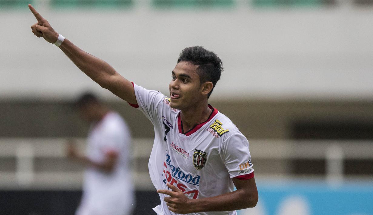Pesepak bola kelahiran Aceh ini juga merupakan pemain termuda yang ada di skuat Bali United. (Bola.com/Vitalis Yogi Trisna)