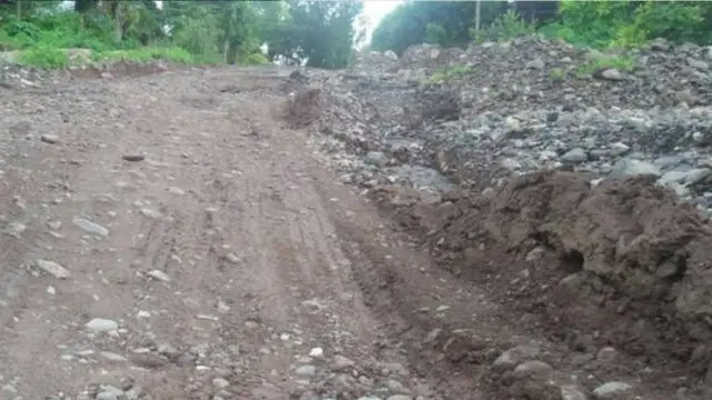 Jalan menuju polsek berhantu (Ola Keda?liputan6.com)