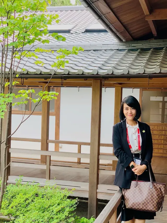 6 Potret Cantik Ajudan Iriana Jokowi, Mengaku Single dan Buat Netizen Heboh