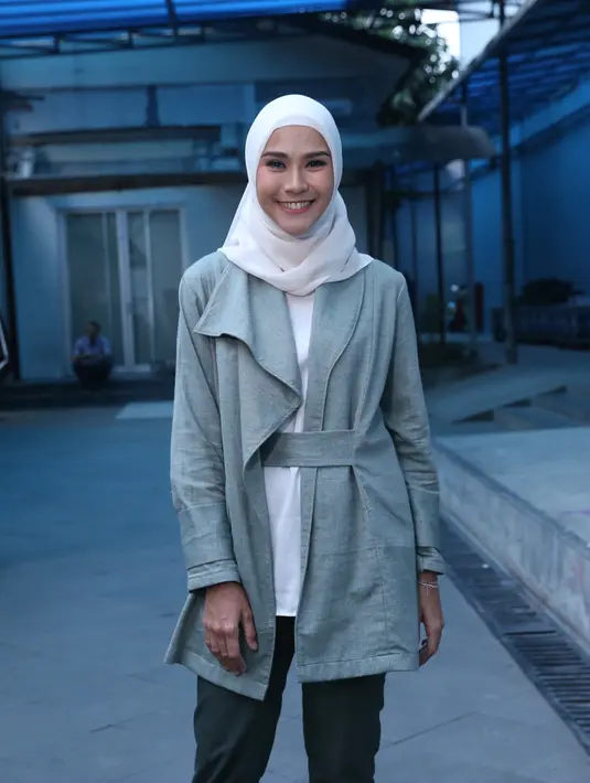 Beruntung saat sedang hamil, sang suami tidak membatasinya untuk menjalankan aktivitas di luar rumah. Begitu juga terkait  kerjaan yang selama ini dilakoninya. (Nurwahyunan/Bintang.com)