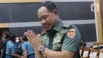 KSAD Jenderal TNI Agus Subiyanto bersiap mengikuti uji kelayakan dan kepatutan (fit and proper test) calon Panglima TNI di Komisi I DPR, Kompleks Parlemen, Senayan, Jakarta, Senin (13/11/2023). (Liputan6.com/Herman Zakharia)