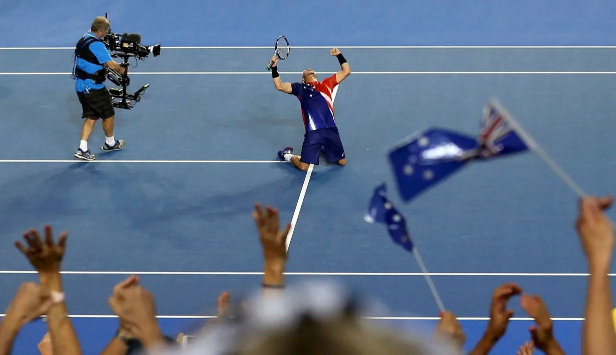 Ekspresi Lleyton Hewitt setelah mengalahkan James Duckworth di babak pertama tenis Australia Terbuka 2016 di Melbourne Park, Australia, (19/1/2016). (Reuters/Jason O'Brien)
