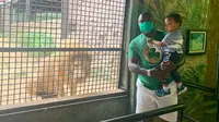 Hilangkan Suntuk Tak Ada Shopee Liga 1, Pelatih Persipura Momong Anak