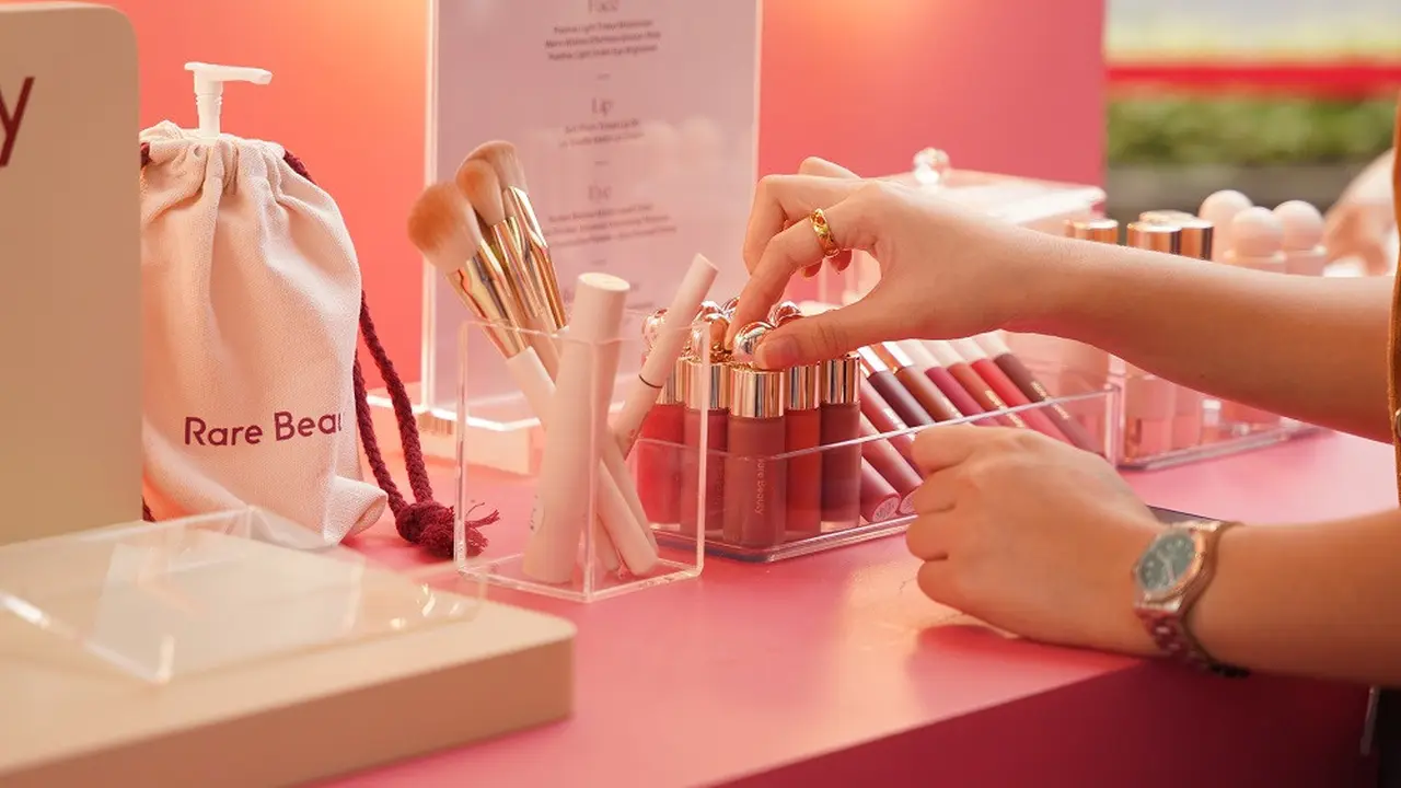Rare Beauty by Selena Gomez Resmi Hadir secara Eksklusif di Sephora