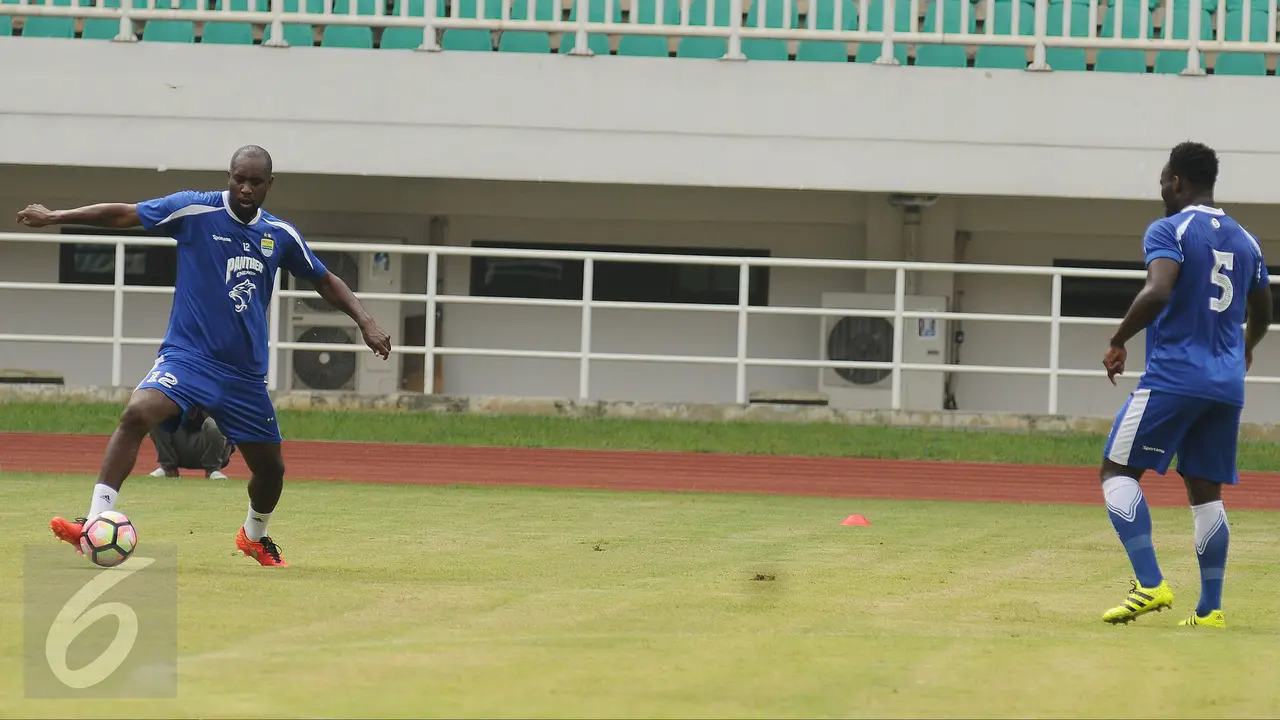 20170421-Hadapi PS TNI, Persib Latihan di Pakansari-Tebe